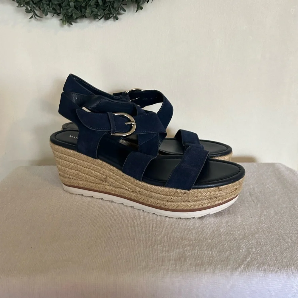Marc Fisher Navy Blue wedge Aspid drills 9 1/2 leather upper